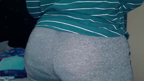 Snapshot of toxiclilly chatting on 03-02-25, 10:56 Lilly Miss Mistress Goddess Maam Queen Boss online show from 03-02-25, 10:56