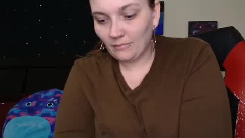 Snapshot of toxiclilly chatting on 11-25-25, 07:41 Lilly Miss Mistress Goddess Maam Queen Boss online show from 11-25-25, 07:41