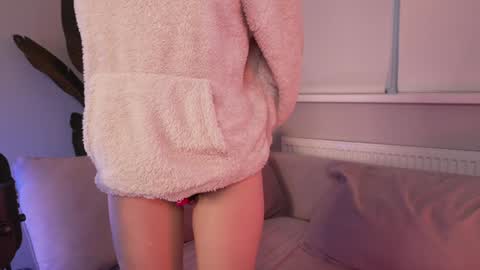 Bella online show from 01-25-25, 01:19