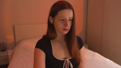 Bella online show from 12-15-25, 04:22