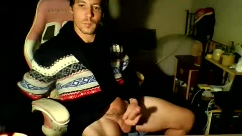 Snapshot of toyboysquirt chatting on 05-17-26, 12:12 toyboysquirt online show from 05-17-26, 12:12