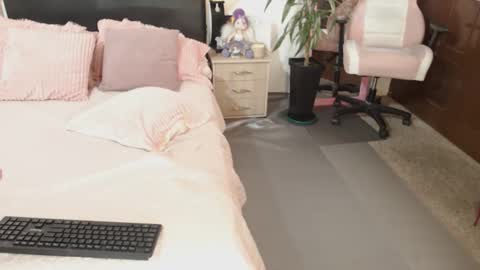 Snapshot of traci_lords20 chatting on 12-22-24, 03:33 Traci online show from 12-22-24, 03:33