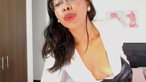 Snapshot of traci_lords20 chatting on 12-16-25, 01:49 Traci online show from 12-16-25, 01:49