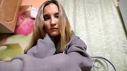 Snapshot of traciekuchto chatting on 12-03-25, 07:56 Ruby online show from 12-03-25, 07:56