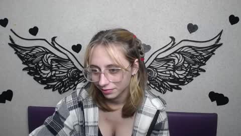 TracyLeeBB online show from 11-18-25, 02:43