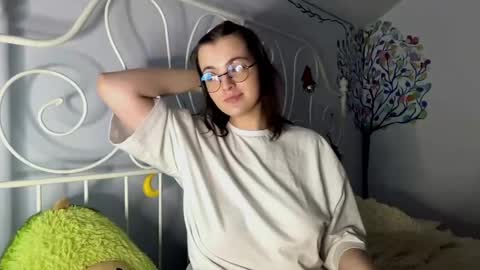 Amelia online show from 09-18-25, 06:21