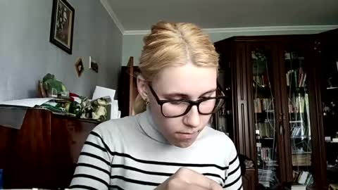Lesly online show from 05-12-26, 07:27