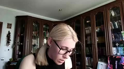 Lesly online show from 05-15-26, 07:37
