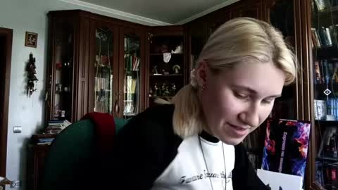 Snapshot of tranhardisty chatting on 06-10-26, 08:24 Lesly online show from 06-10-26, 08:24