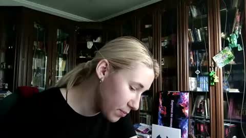 Snapshot of tranhardisty chatting on 06-11-26, 08:45 Lesly online show from 06-11-26, 08:45
