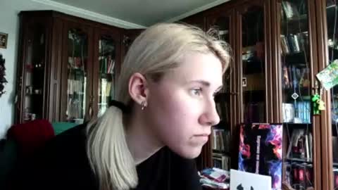 Snapshot of tranhardisty chatting on 06-12-26, 08:24 Lesly online show from 06-12-26, 08:24