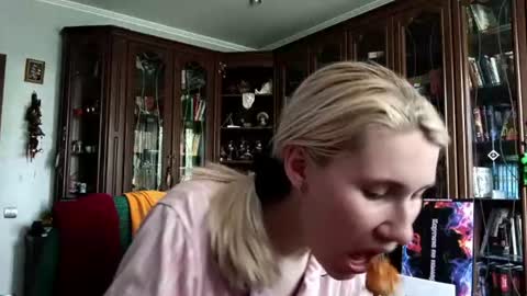 Snapshot of tranhardisty chatting on 06-13-26, 06:33 Lesly online show from 06-13-26, 06:33