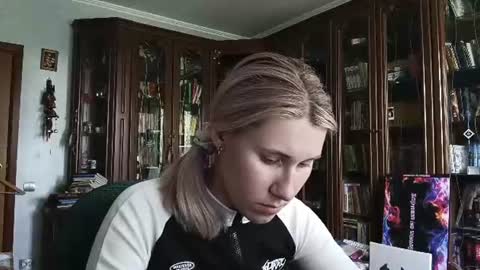 Snapshot of tranhardisty chatting on 06-17-26, 08:28 Lesly online show from 06-17-26, 08:28