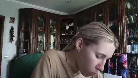 Snapshot of tranhardisty chatting on 06-18-26, 08:47 Lesly online show from 06-18-26, 08:47