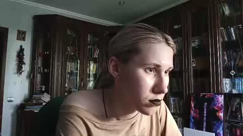 Snapshot of tranhardisty chatting on 06-18-26, 09:14 Lesly online show from 06-18-26, 09:14