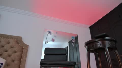 Snapshot of trannypartner chatting on 10-17-25, 07:05 Juliana Giiraldo online show from 10-17-25, 07:05