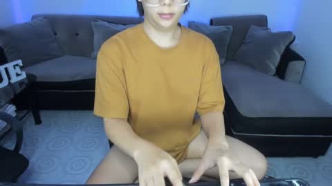 Snapshot of transmanilasue chatting on 02-16-25, 03:47 Sue online show from 02-16-25, 03:47