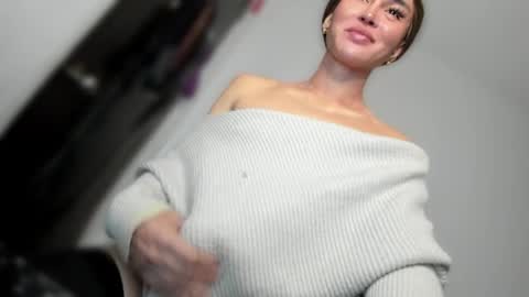 Snapshot of transnextdoor_ chatting on 05-15-26, 07:21 ALMIGHTY GODDESS VALENTINA online show from 05-15-26, 07:21