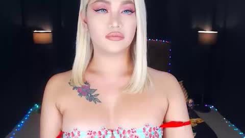 KYLIE BELLA  TS online show from 05-25-26, 01:11