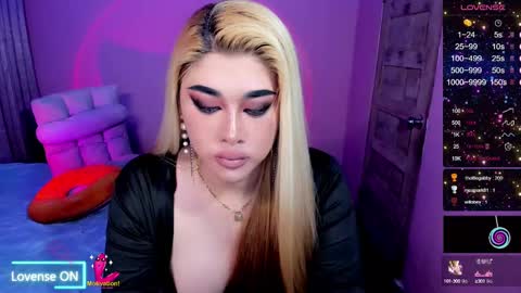 Snapshot of transsalawahan chatting on 03-10-25, 02:37 BELLA online show from 03-10-25, 02:37