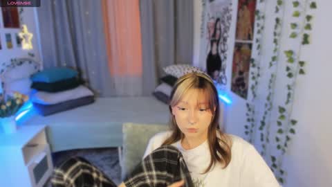 Snapshot of trapsaintgirl chatting on 01-14-25, 06:49 Nyuta Hartmann online show from 01-14-25, 06:49