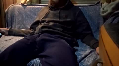 Snapshot of travelbait chatting on 10-23-25, 08:29 travelbait online show from 10-23-25, 08:29