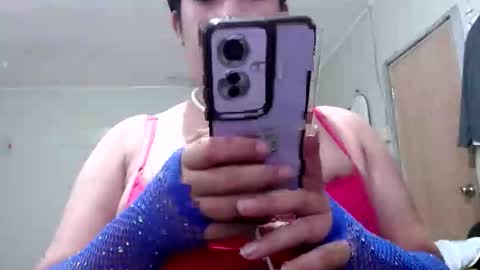Snapshot of travelergirl chatting on 05-31-26, 05:53 travelergirl online show from 05-31-26, 05:53
