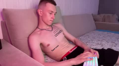 Travis online show from 05-10-26, 08:08