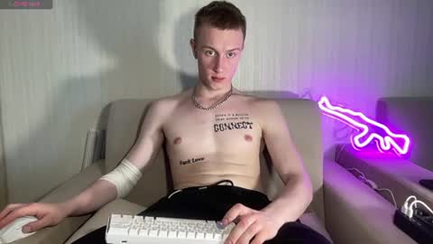 Snapshot of travis_gracile chatting on 06-15-26, 09:11 Travis online show from 06-15-26, 09:11