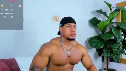 Snapshot of travis_lenox_ chatting on 06-12-26, 01:26 Travis online show from 06-12-26, 01:26