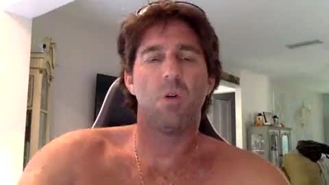 Snapshot of traviskenn chatting on 11-10-25, 07:46 TravisKenn online show from 11-10-25, 07:46