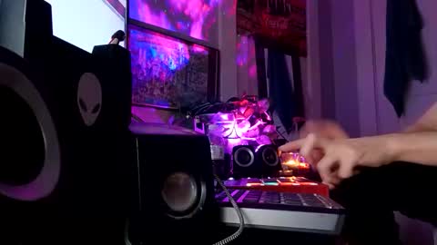 travism211 online show from 11-27-25, 06:43