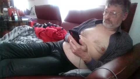 trebgeis1 online show from 04-10-26, 04:01