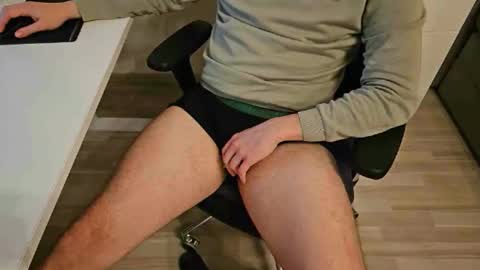 Snapshot of tree1989 chatting on 12-14-24, 07:03 tree1989 online show from 12-14-24, 07:03