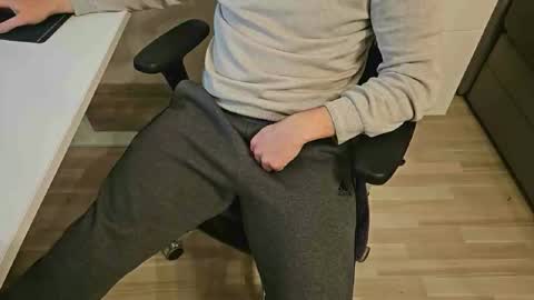 Snapshot of tree1989 chatting on 12-28-24, 07:54 tree1989 online show from 12-28-24, 07:54