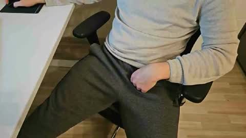 Snapshot of tree1989 chatting on 12-29-24, 06:38 tree1989 online show from 12-29-24, 06:38