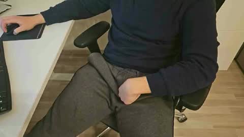 Snapshot of tree1989 chatting on 01-03-25, 11:12 tree1989 online show from 01-03-25, 11:12