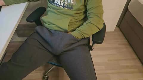 Snapshot of tree1989 chatting on 01-05-25, 10:50 tree1989 online show from 01-05-25, 10:50