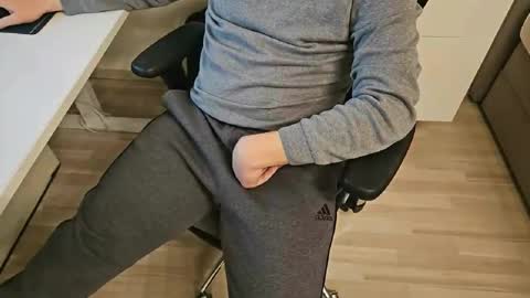 Snapshot of tree1989 chatting on 02-06-25, 06:02 tree1989 online show from 02-06-25, 06:02