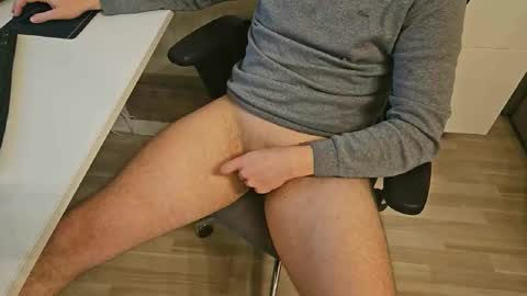 Snapshot of tree1989 chatting on 02-08-25, 12:06 tree1989 online show from 02-08-25, 12:06