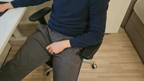 Snapshot of tree1989 chatting on 02-19-25, 08:41 tree1989 online show from 02-19-25, 08:41