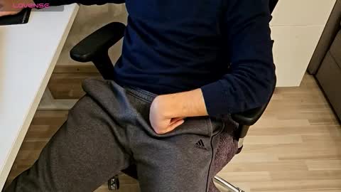 Snapshot of tree1989 chatting on 09-11-25, 06:41 tree1989 online show from 09-11-25, 06:41