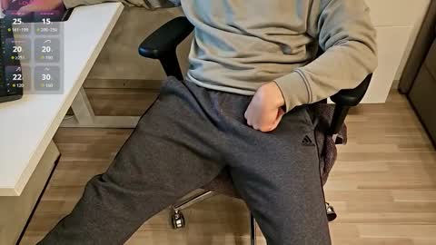 Snapshot of tree1989 chatting on 09-30-25, 06:13 tree1989 online show from 09-30-25, 06:13