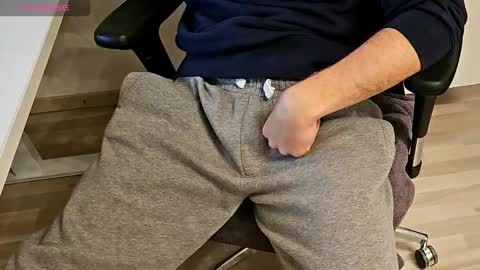 Snapshot of tree1989 chatting on 10-12-25, 05:56 tree1989 online show from 10-12-25, 05:56