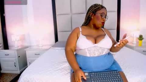 Snapshot of treisyvixen chatting on 06-20-26, 03:20 Treisy Vixen big ass online show from 06-20-26, 03:20