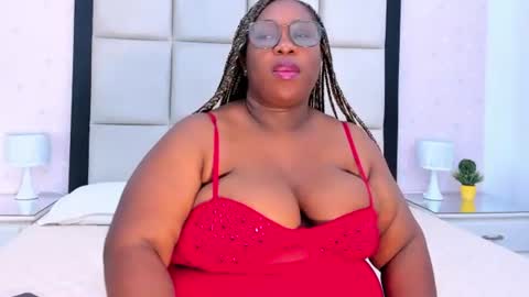 Snapshot of treisyvixen chatting on 06-25-26, 03:28 Treisy Vixen big ass online show from 06-25-26, 03:28