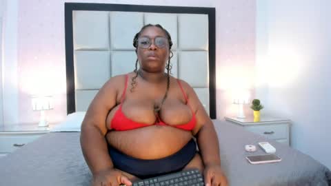 Snapshot of treisyvixen chatting on 06-29-26, 10:15 Treisy Vixen big ass online show from 06-29-26, 10:15