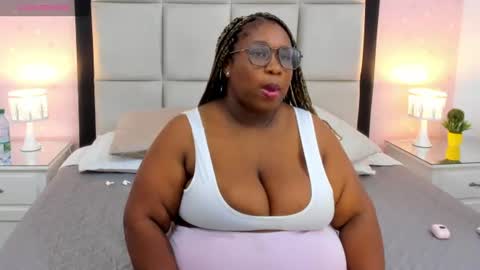 Snapshot of treisyvixen chatting on 07-01-26, 03:08 Treisy Vixen big ass online show from 07-01-26, 03:08