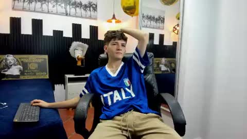 Snapshot of trevor_mob chatting on 06-17-26, 04:52 trevor_mob online show from 06-17-26, 04:52