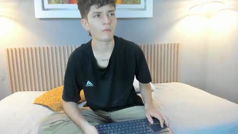 Snapshot of trevor_mob chatting on 06-24-26, 02:16 trevor_mob online show from 06-24-26, 02:16